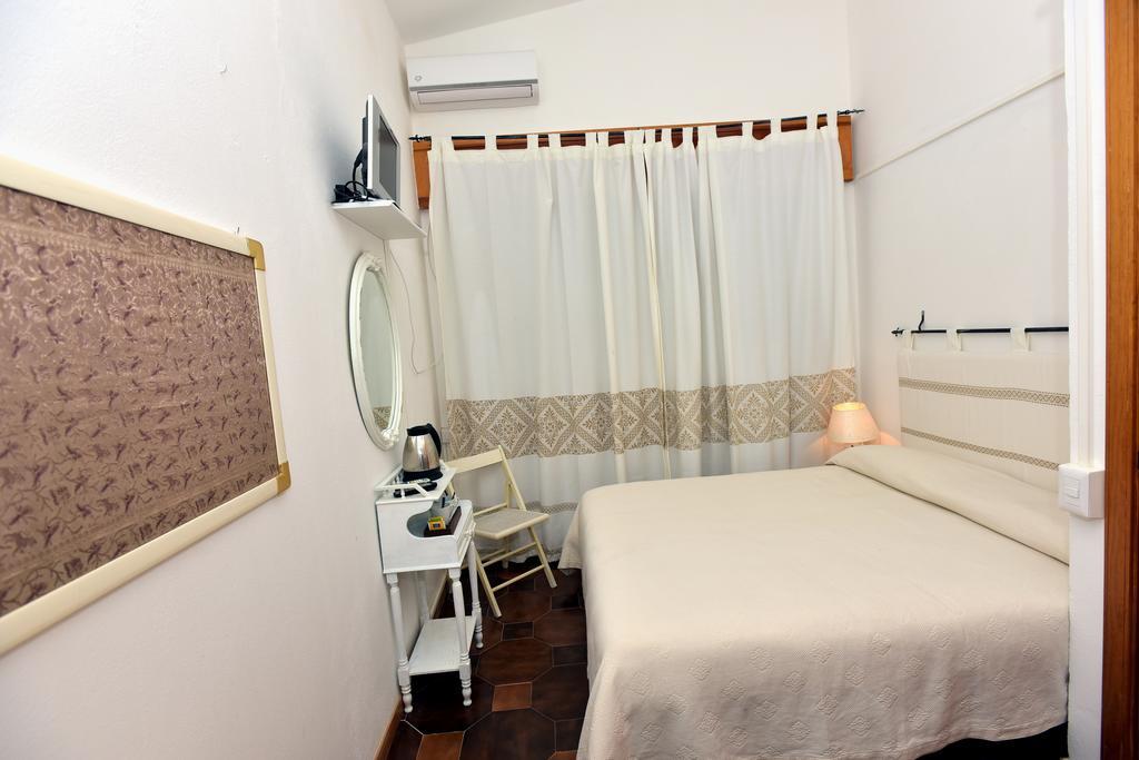 Bed & Breakfast Yin & Yang San Pantaleo Kültér fotó